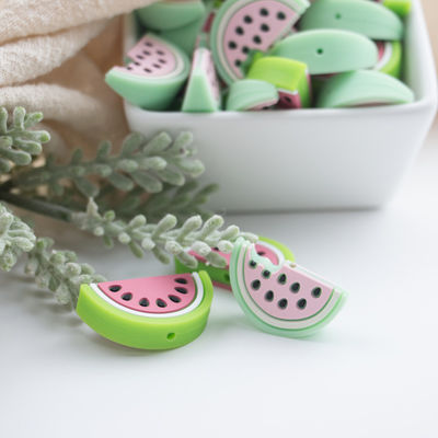 คุณภาพ  Red Watermelon Shaped Silicone Beads Soft For Baby Teething โรงงาน