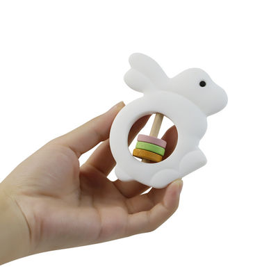 ของเล่นเด็กซิลิโคนเป็นมิตรกับสิ่งแวดล้อม Rattle Rabbit Shape สำหรับเด็กวัยหัดเดิน