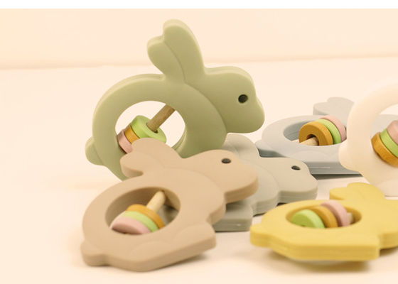 ของเล่นเด็กซิลิโคนเป็นมิตรกับสิ่งแวดล้อม Rattle Rabbit Shape สำหรับเด็กวัยหัดเดิน