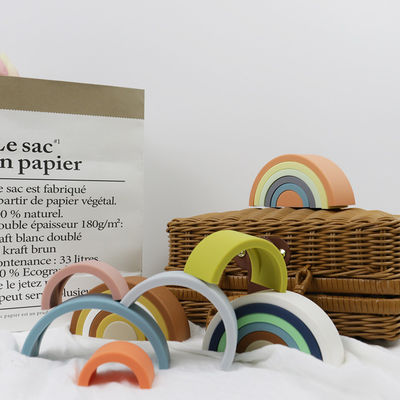 ของเล่นซิลิโคนอ่อนนุ่มแบบกำหนดเอง Rainbow Stacking สำหรับการศึกษาของทารก
