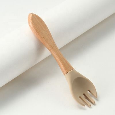ส้อมและช้อนซิลิโคนเกรดอาหารทนความร้อนพร้อมด้ามไม้