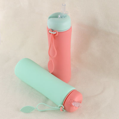 ขวดน้ำซิลิโคนนำกลับมาใช้ใหม่สีชมพูสีเขียวสำหรับการเดินทางกีฬากลางแจ้ง OEM