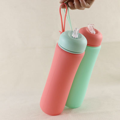 ขวดน้ำซิลิโคนนำกลับมาใช้ใหม่สีชมพูสีเขียวสำหรับการเดินทางกีฬากลางแจ้ง OEM