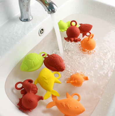 ของเล่นซิลิโคนเด็กยางสีเงาปลอดสาร BPA สำหรับลอยน้ำเด็ก