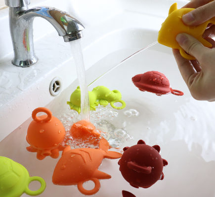 ของเล่นซิลิโคนเด็กยางสีเงาปลอดสาร BPA สำหรับลอยน้ำเด็ก