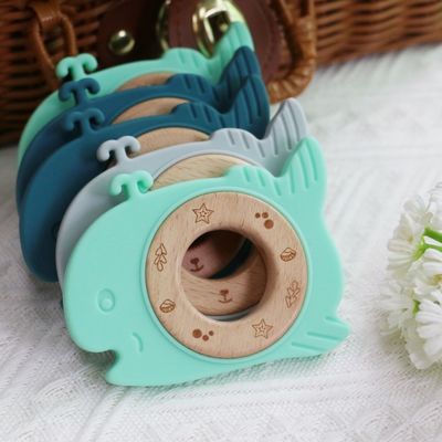 BPA ฟรี ซิลิโคนเด็ก Teether กับแหวนไม้ การบรรเทาฟันสําหรับเด็ก ทนทาน
