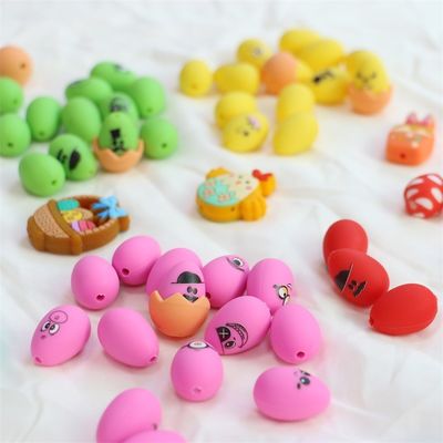 สีซิลิโคนข้อมือฟันด้วยการออกแบบการพิมพ์ตามสั่ง สีซิลิโคนไข่อีสเตอร์ 3 มิติที่มีเปลือกเปลือก