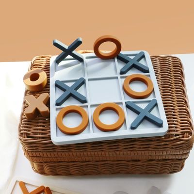 MOQ 50 ชุด ซิลิโคน XO Tic Tac Toe ปริศนา โลโก้ที่สามารถปรับแต่งได้ สี BPA ฟรี ใบรับรอง CE ของเล่นซิลิโคน
