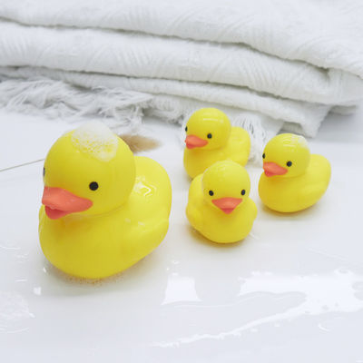โรงงานซิลิโคนสั่ง ODM OEM ของเล่นอาบน้ําเด็ก PVC ฟรี BPA ฟรี วัสดุปลอดภัย 100% ของเล่นเป็ดซิลิโคน