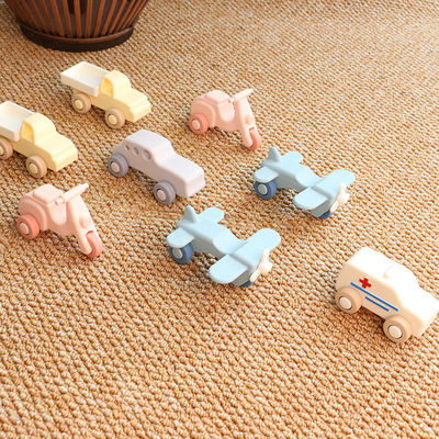 ของเล่นรถยนต์และเครื่องบิน Montessori ซิลิโคนอ่อน