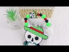 หมวกแม่มดฮาโลวีนยางกัดซิลิโคนสำหรับเด็กสีสันสดใสสำหรับอาการปวดฟัน